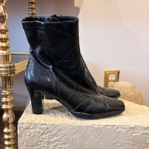 Vintage Aerosoles Black Faux Leather Heeled  Ankle Boots